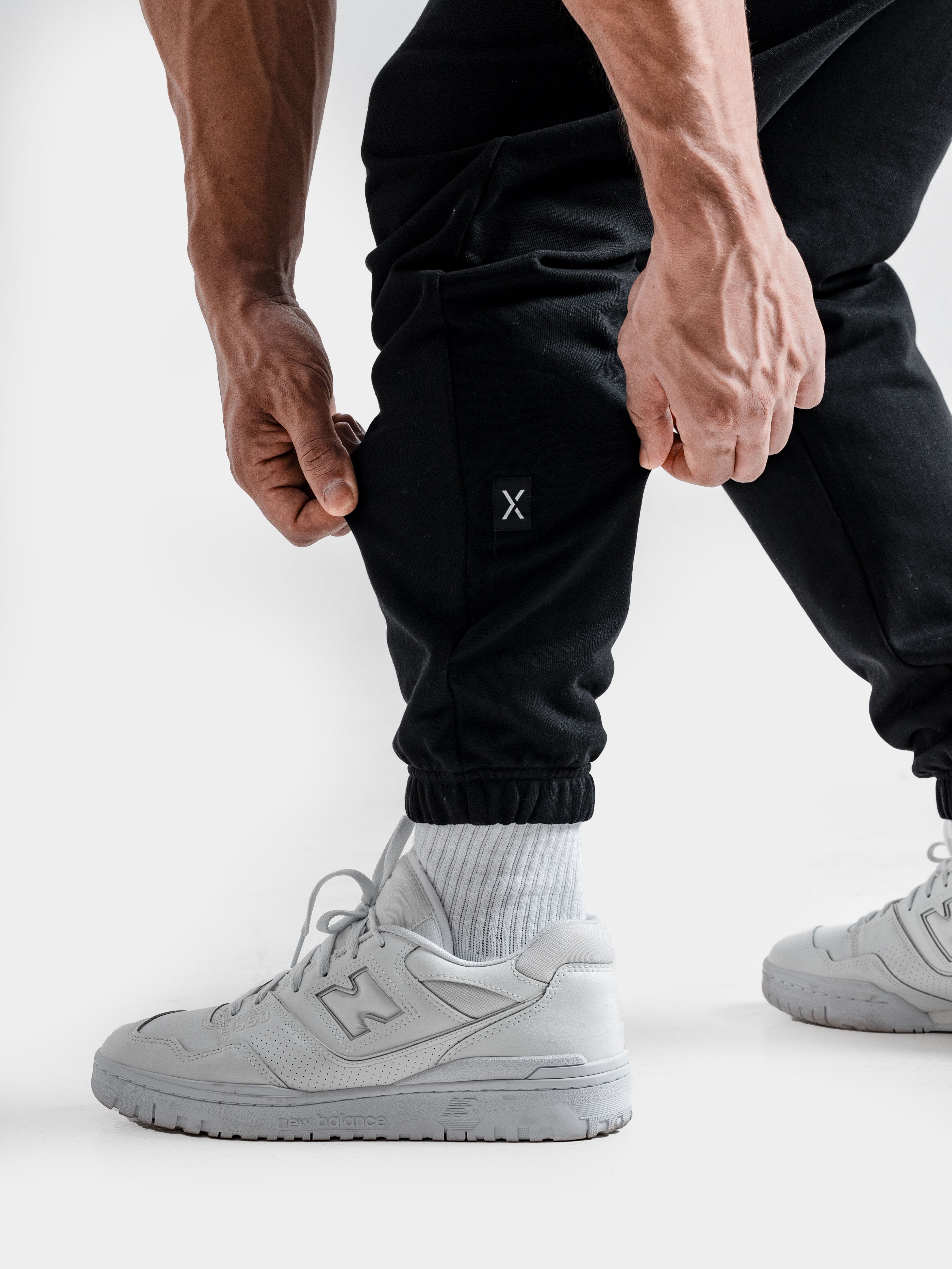 Essential Crest Joggers - Black
